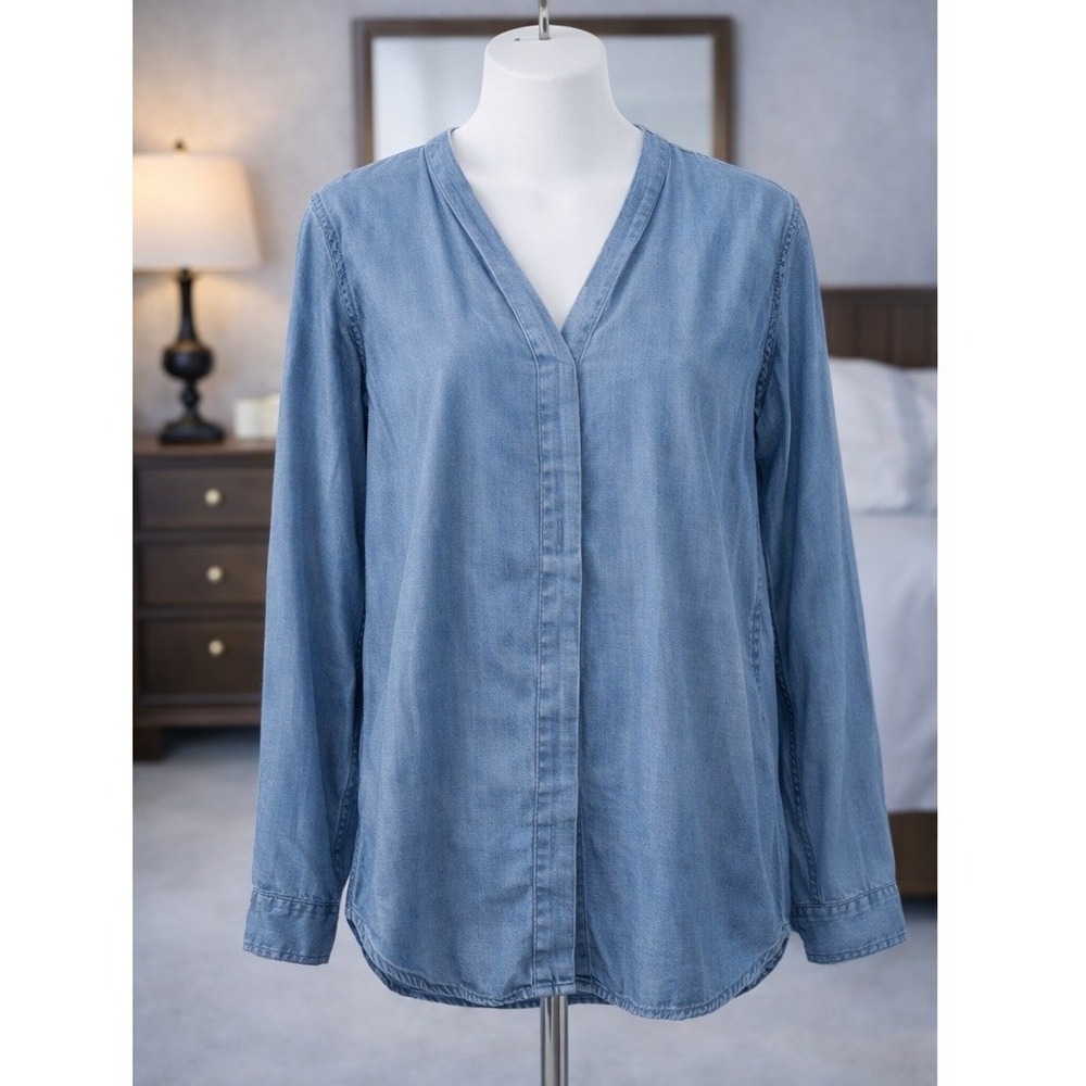 Kut From The Kloth Chambray Blue Button Up Top Shirt Lightweight Lyocell Size M‎